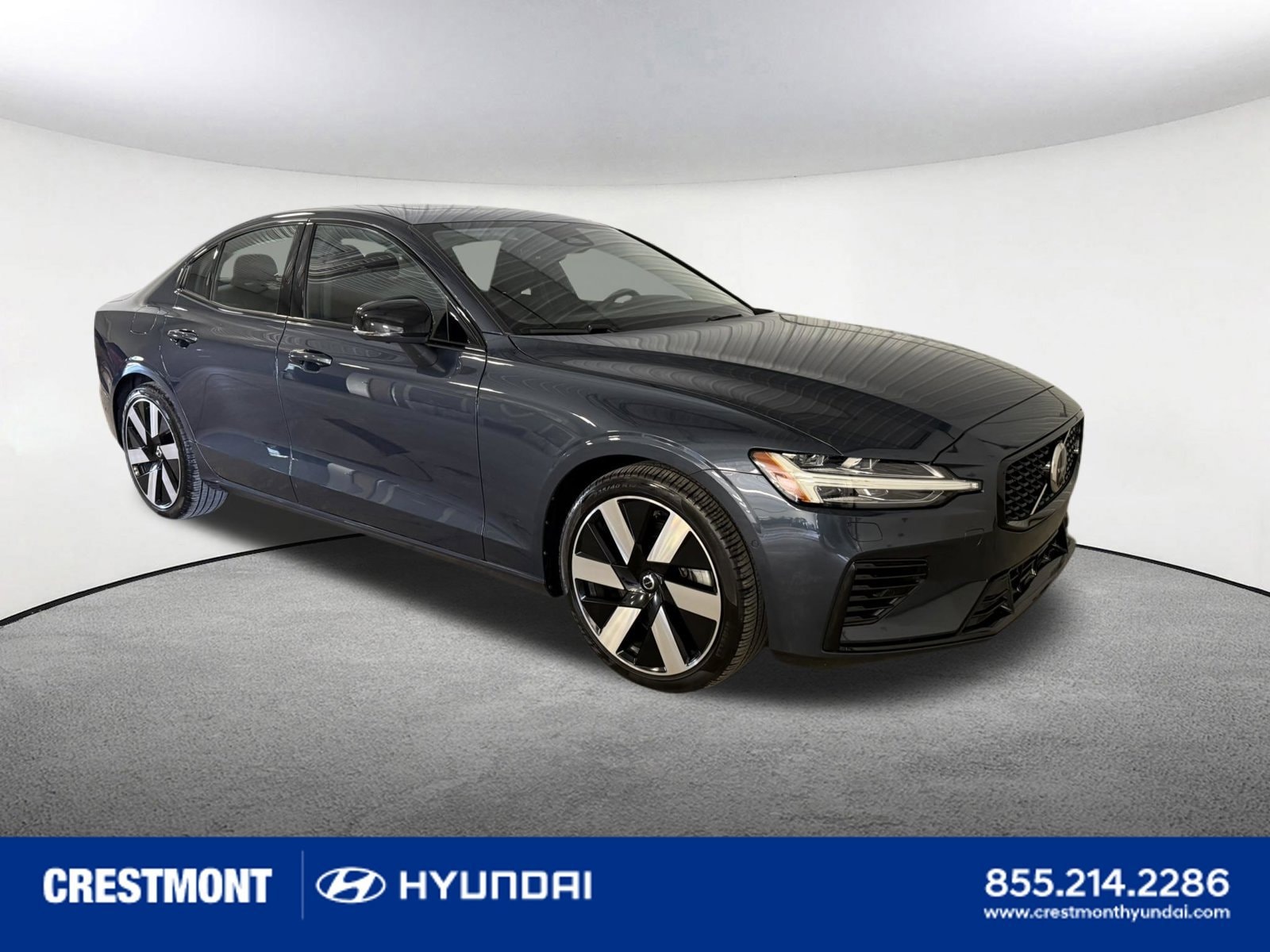 2024 Volvo S60 plug-in hybrid T8 Plus Dark