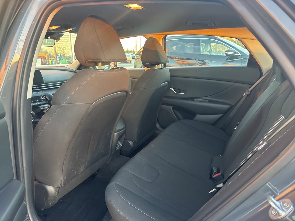 2024 Hyundai Elantra SEL photo 2