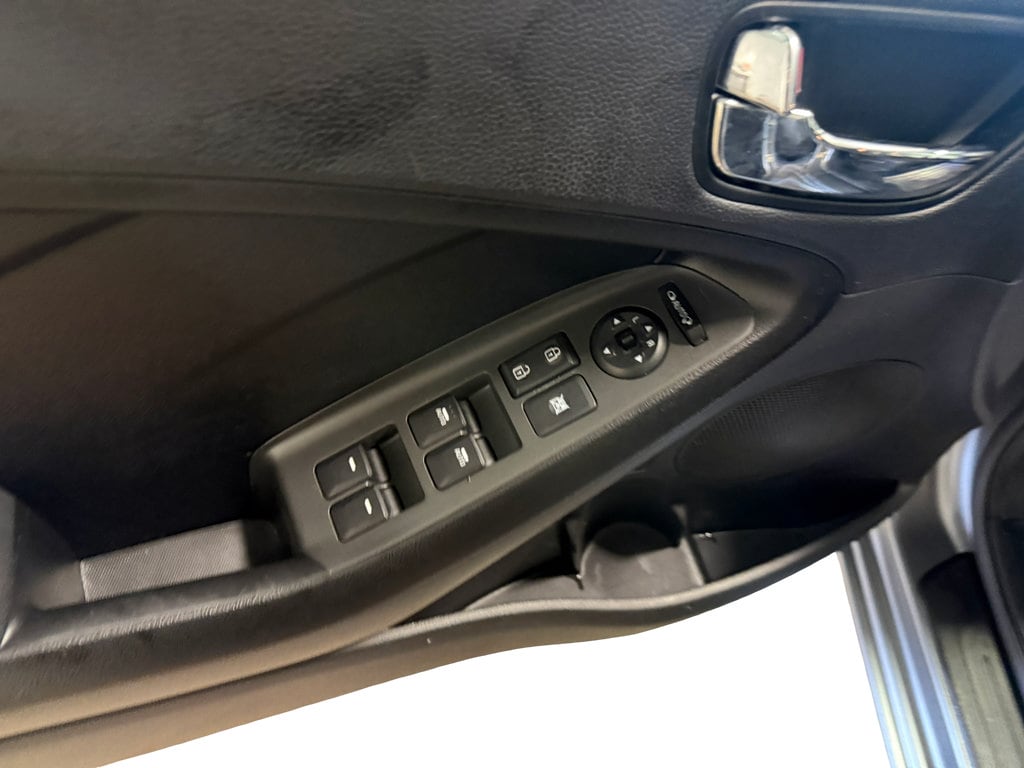 2017 Kia Forte S - Photo 18