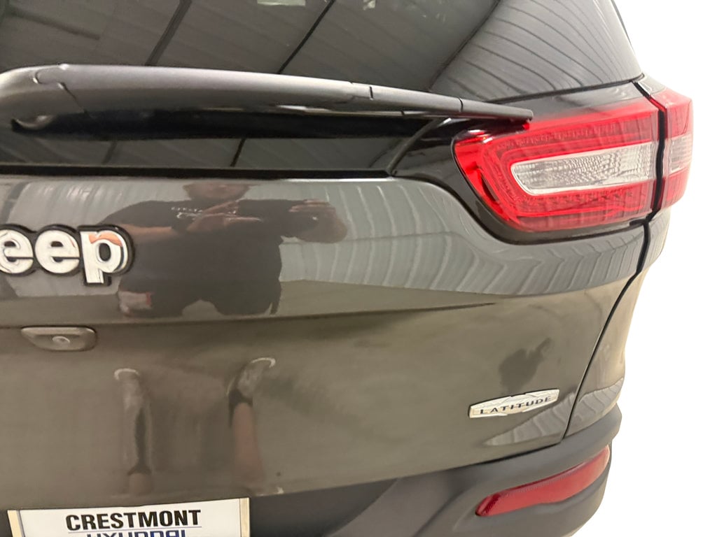 2016 Jeep Cherokee Latitude - Photo 19
