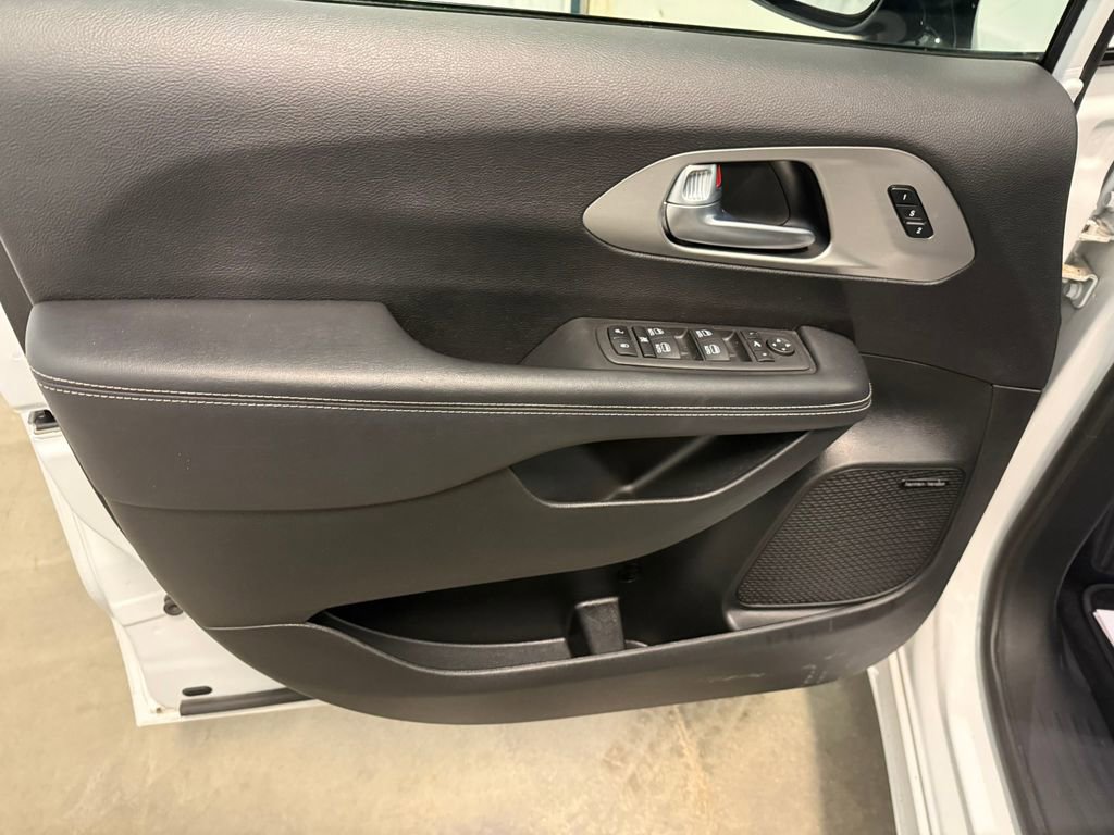 2023 Chrysler Pacifica Limited - Photo 21
