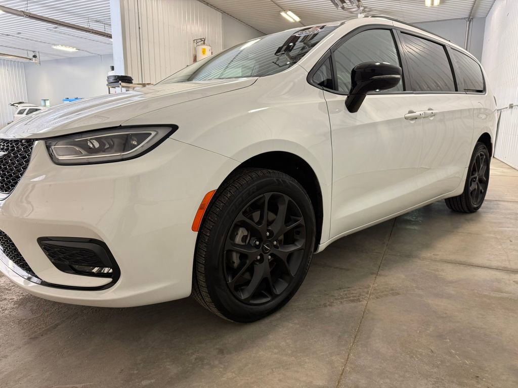 2023 Chrysler Pacifica Limited - Photo 7