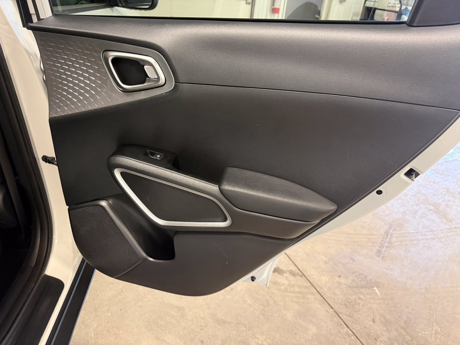 2022 Kia Soul LX - Photo 28