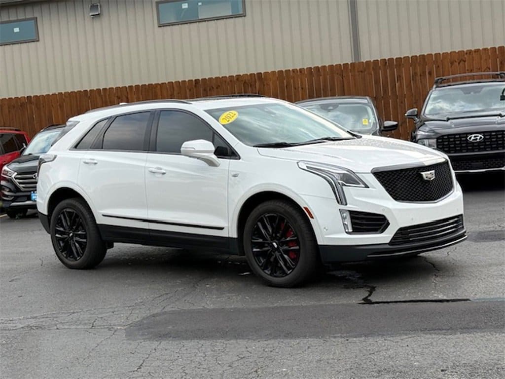 Used 2022 Cadillac XT5 Sport with VIN 1GYKNGRS6NZ153468 for sale in Brunswick, OH