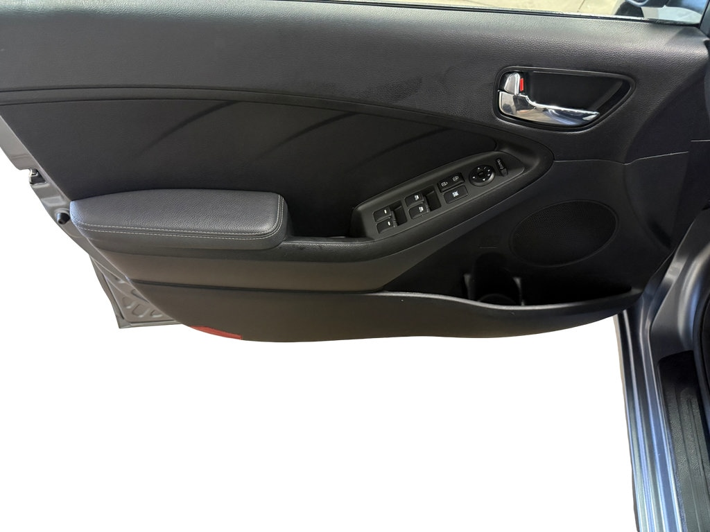 2017 Kia Forte S - Photo 17