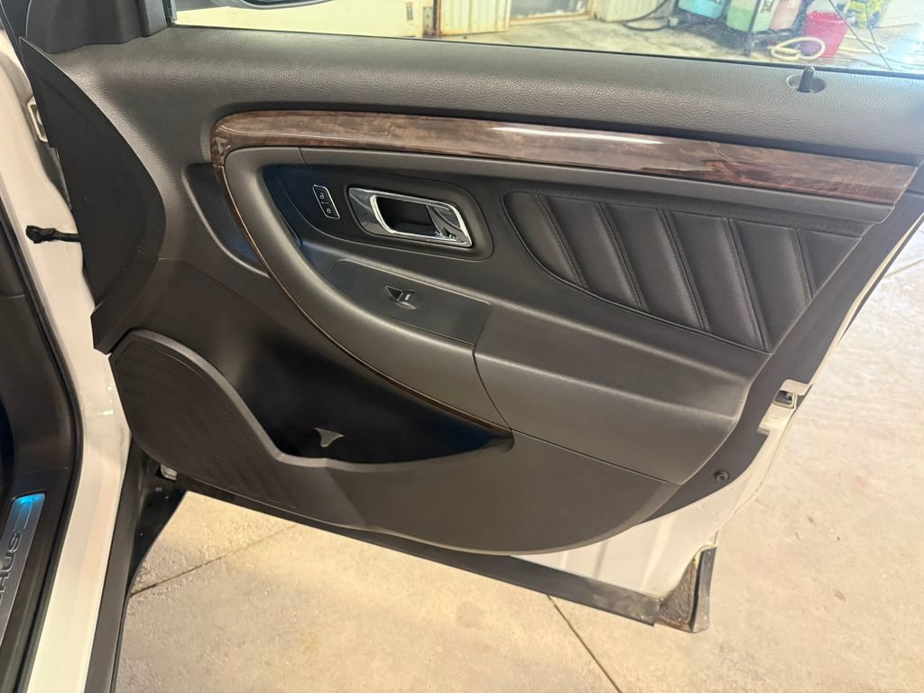 2013 Ford Taurus Limited - Photo 32