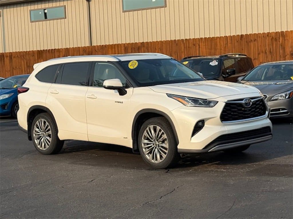 Used 2021 Toyota Highlander Platinum with VIN 5TDEBRCH8MS036267 for sale in Brunswick, OH