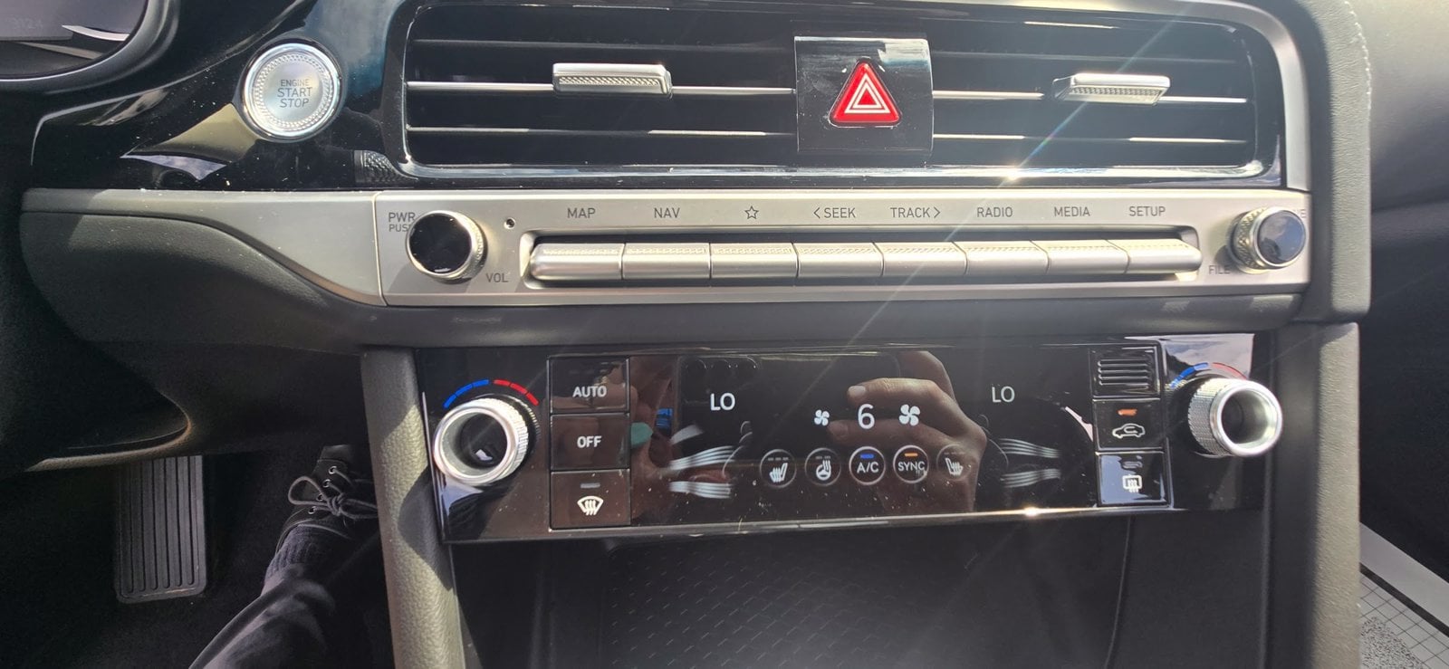 2026 GENESIS G70 Standard - Photo 8
