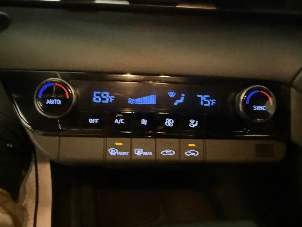 2025 Hyundai Elantra SEL - Photo 37