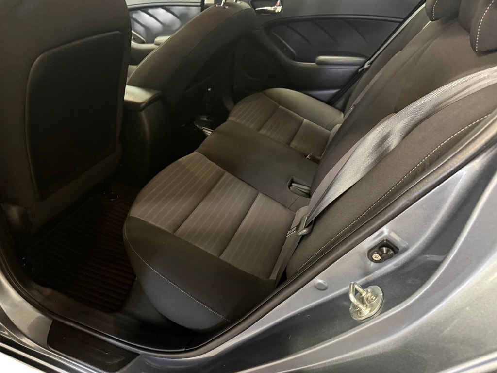 2017 Kia Forte S - Photo 19