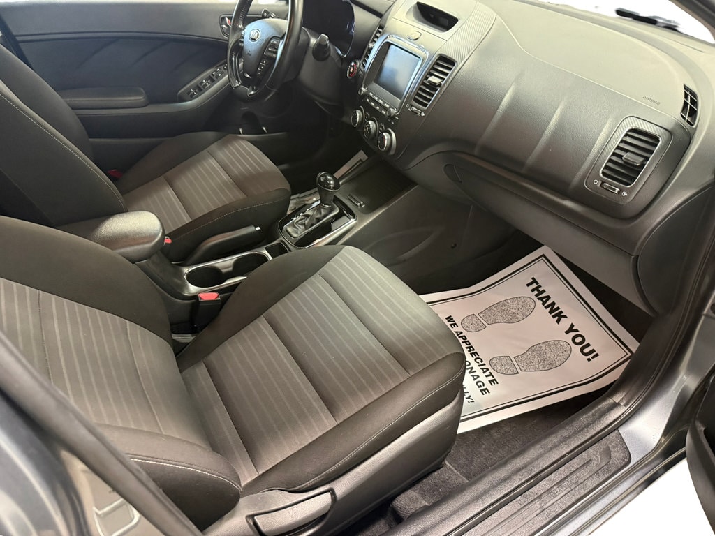 2017 Kia Forte S - Photo 24