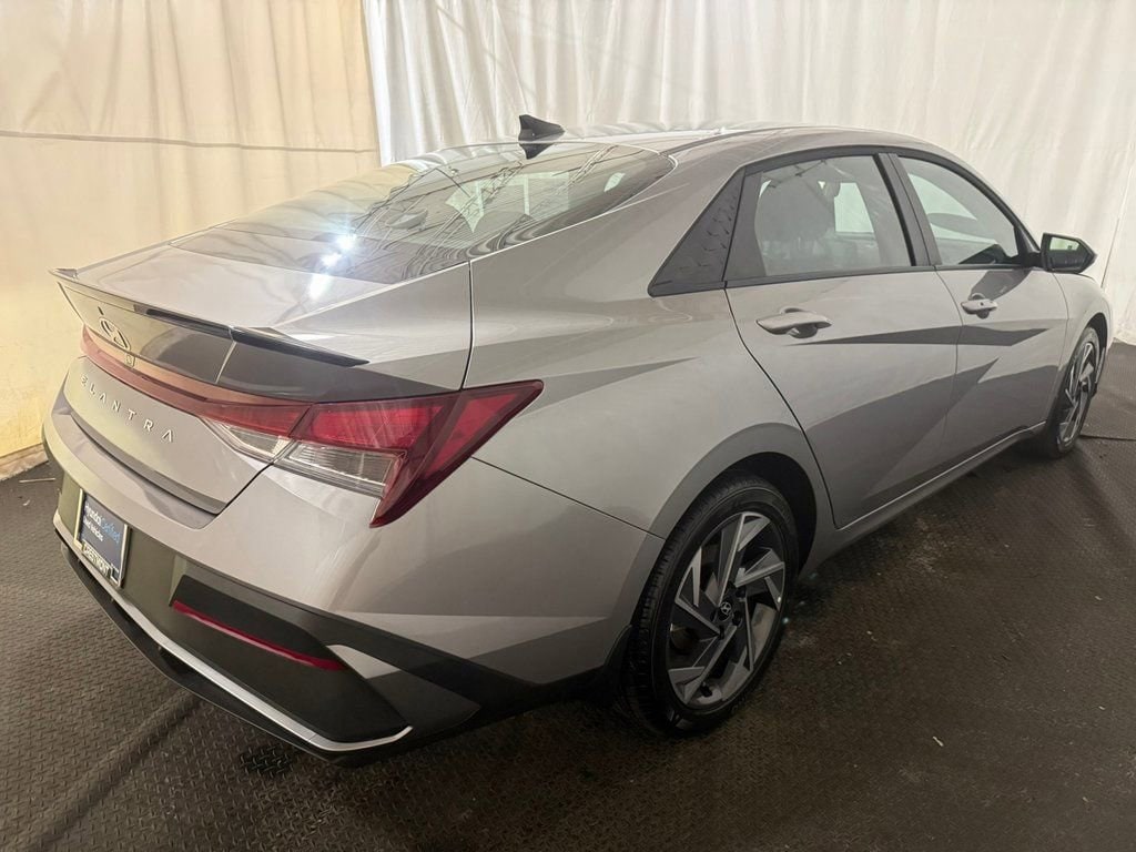2025 Hyundai Elantra SEL - Photo 15