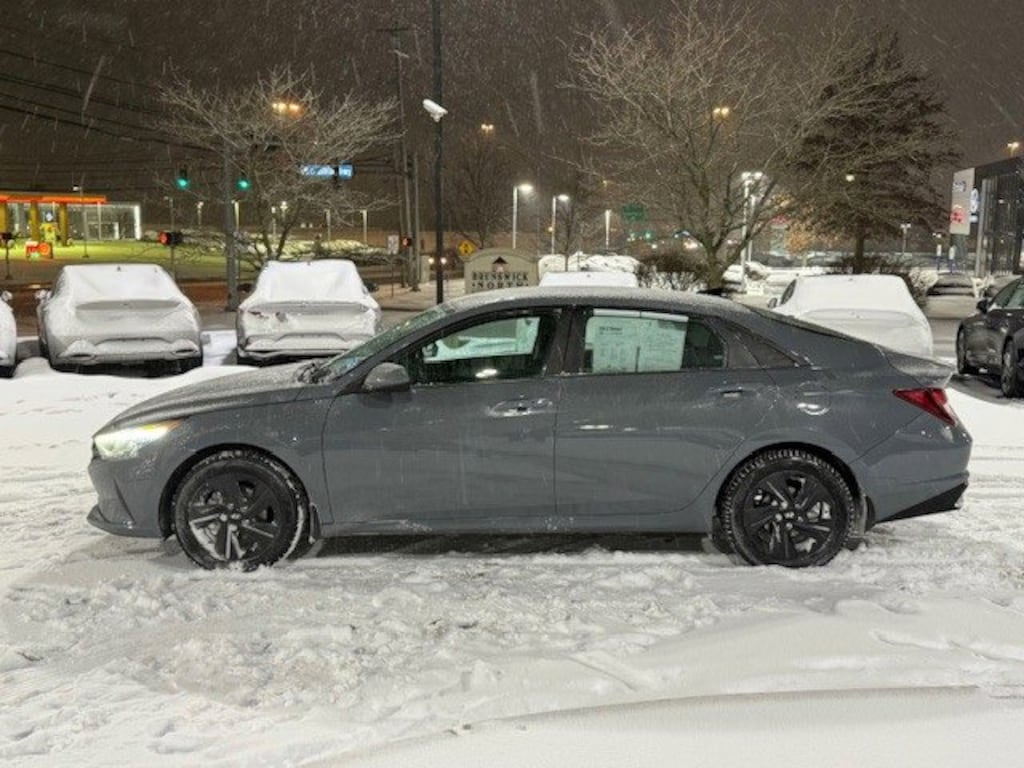 Used 2022 Hyundai Elantra SEL Sedan