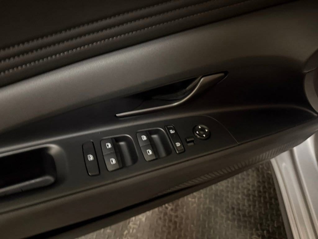 2025 Hyundai Elantra SEL - Photo 25