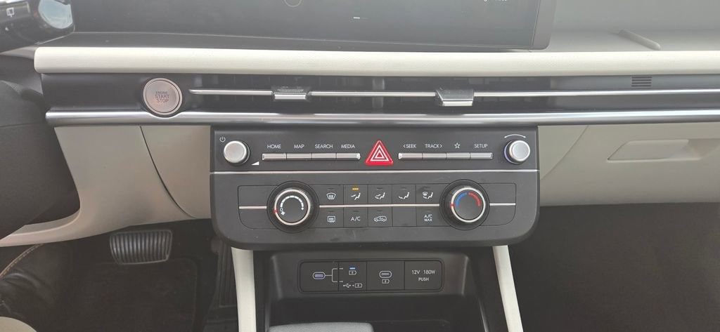 2025 Hyundai Tucson SE - Photo 12