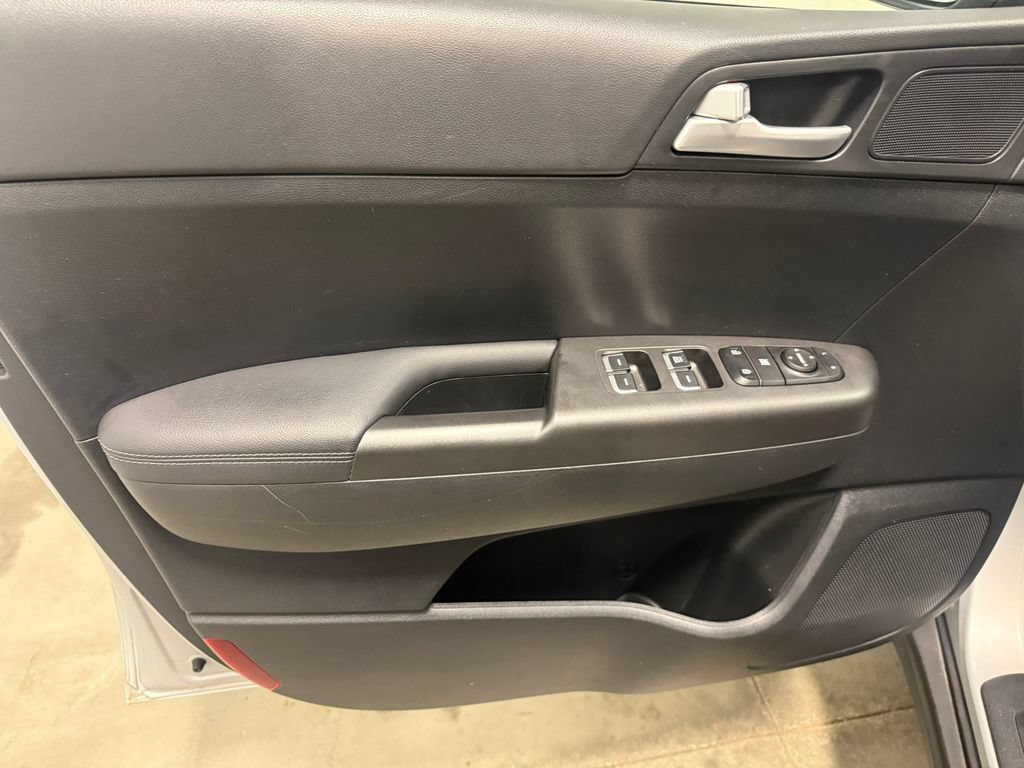 2022 Kia Sportage LX - Photo 23