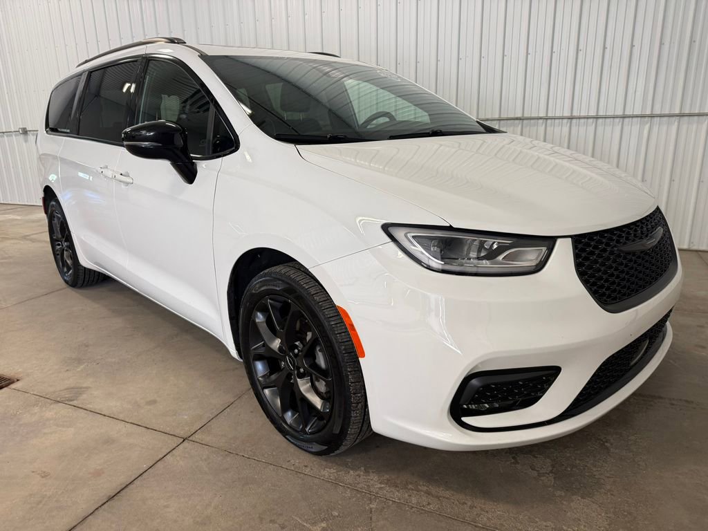 2023 Chrysler Pacifica Limited - Photo 11