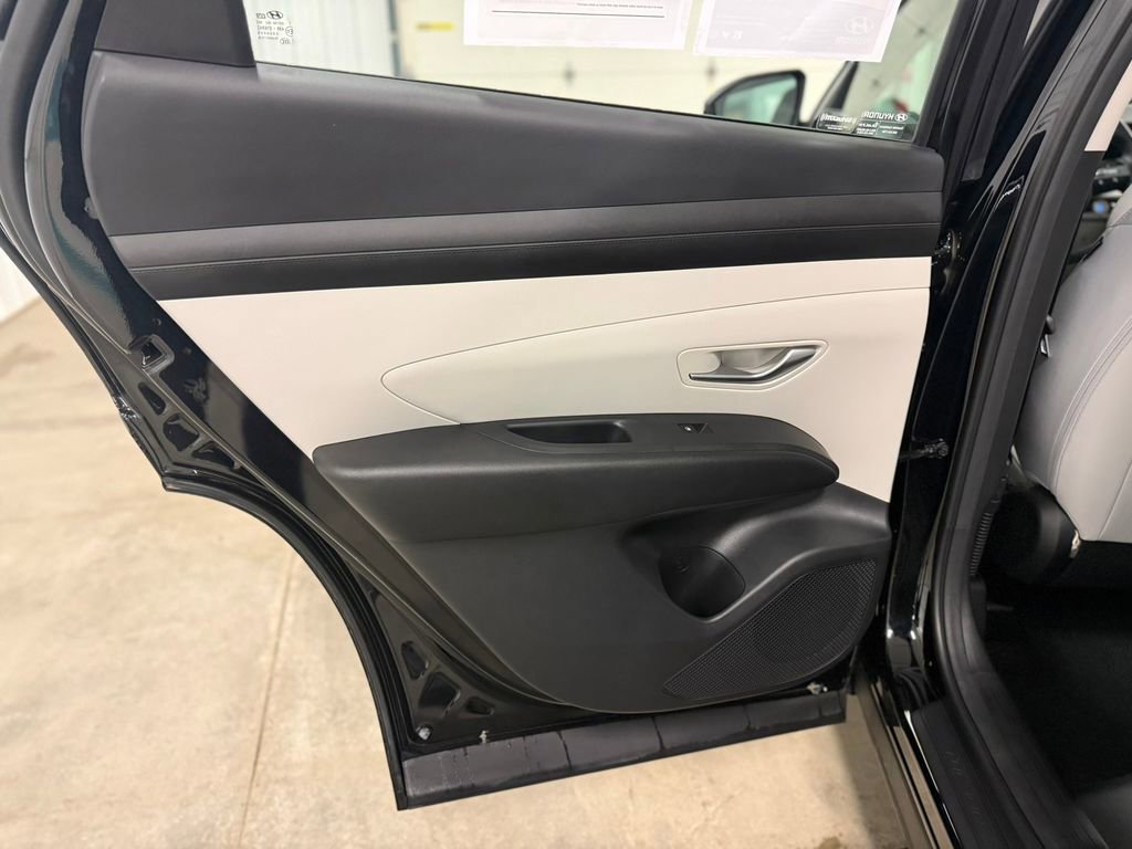 2025 Hyundai Tucson SE - Photo 18