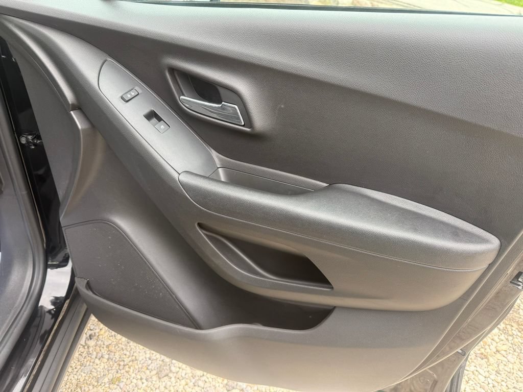 2018 Chevrolet Trax LS - Photo 31