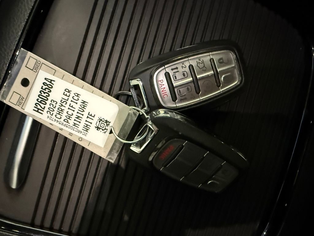 2023 Chrysler Pacifica Limited - Photo 37