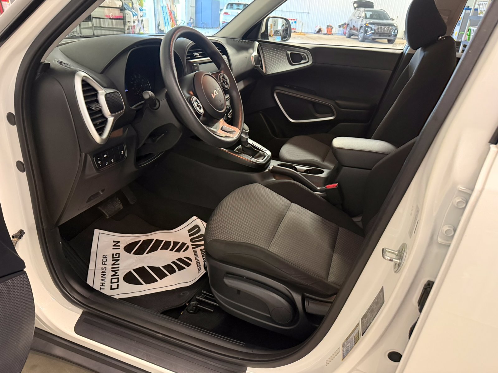 2022 Kia Soul LX - Photo 21