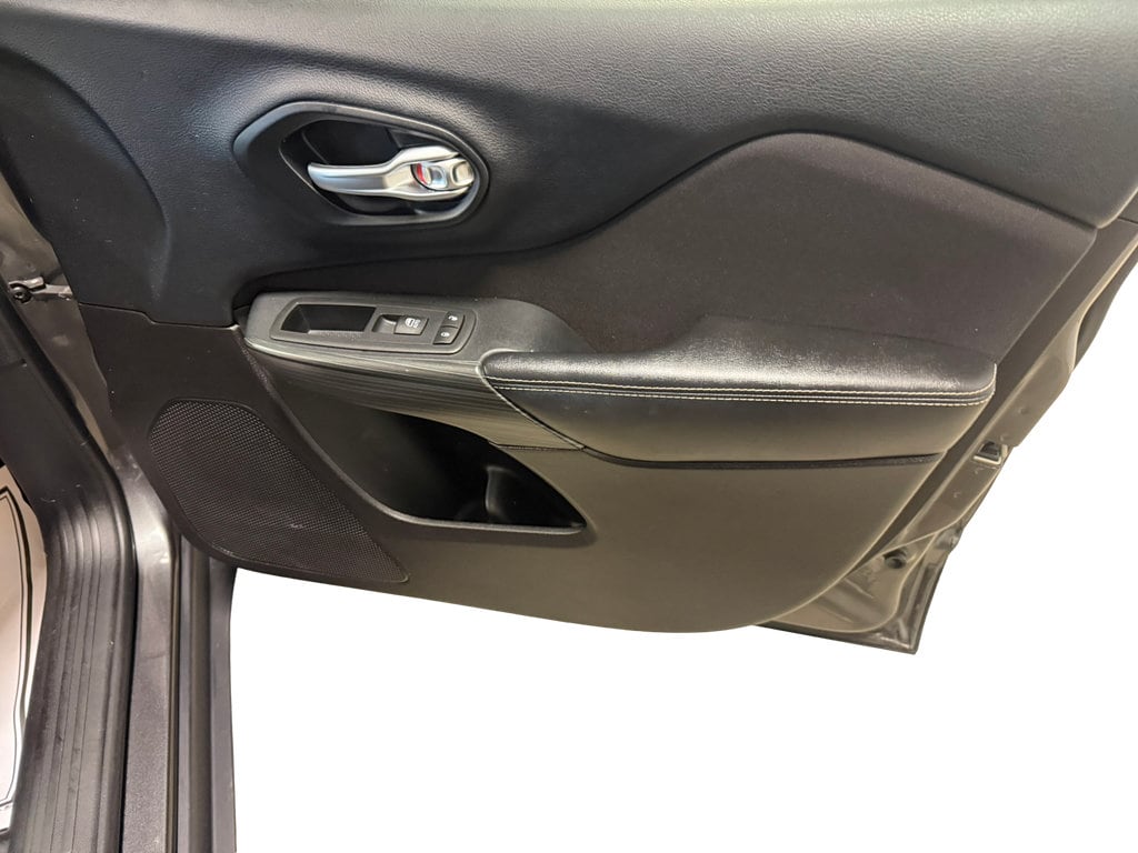 2016 Jeep Cherokee Latitude - Photo 29