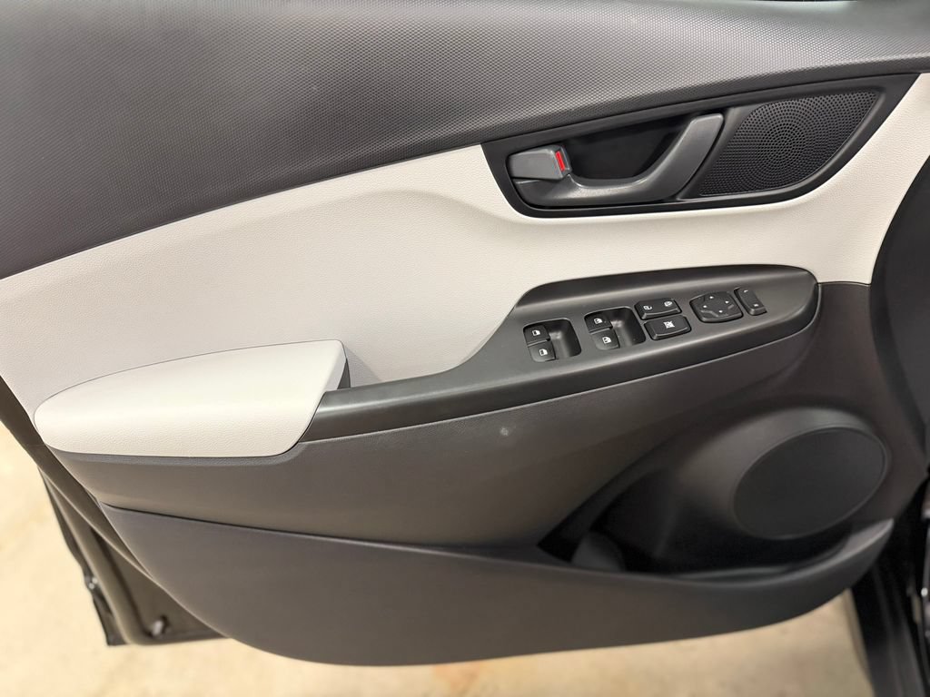 2023 Hyundai Kona SEL - Photo 19