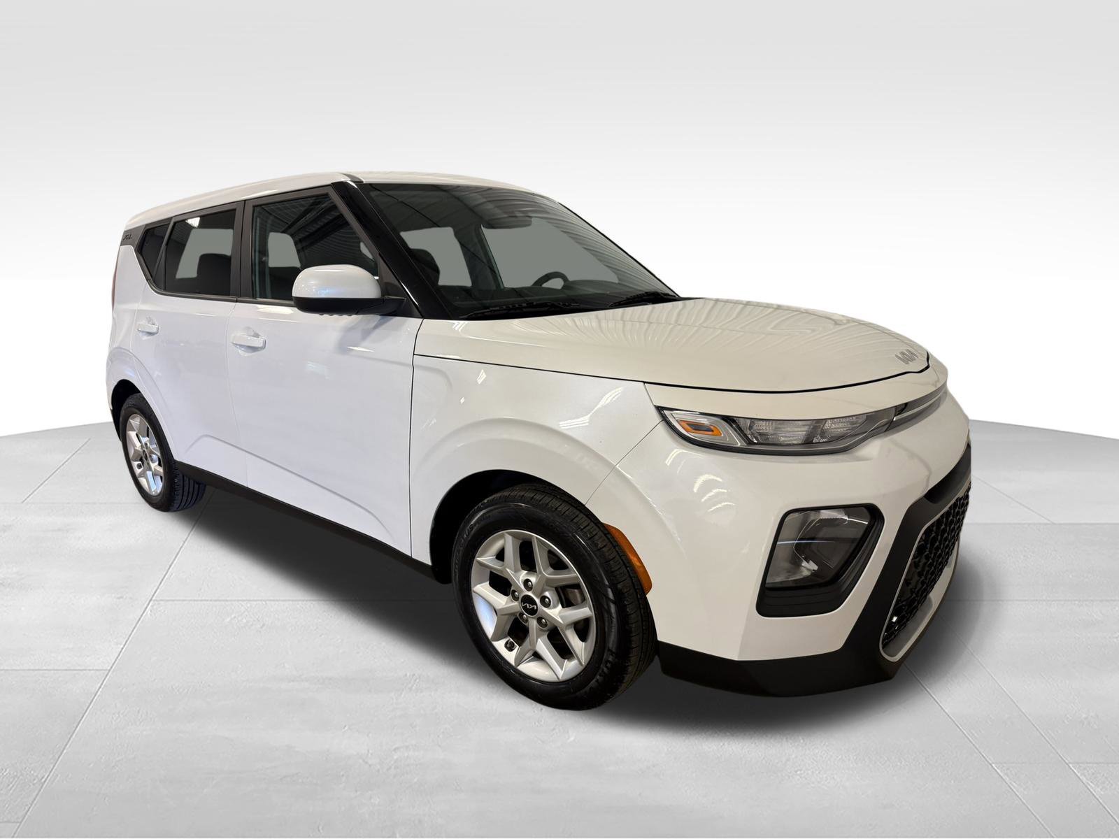 2022 Kia Soul LX - Photo 11
