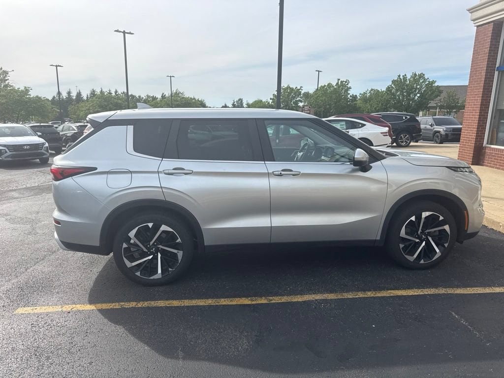 2022 Mitsubishi Outlander SE - Photo 14
