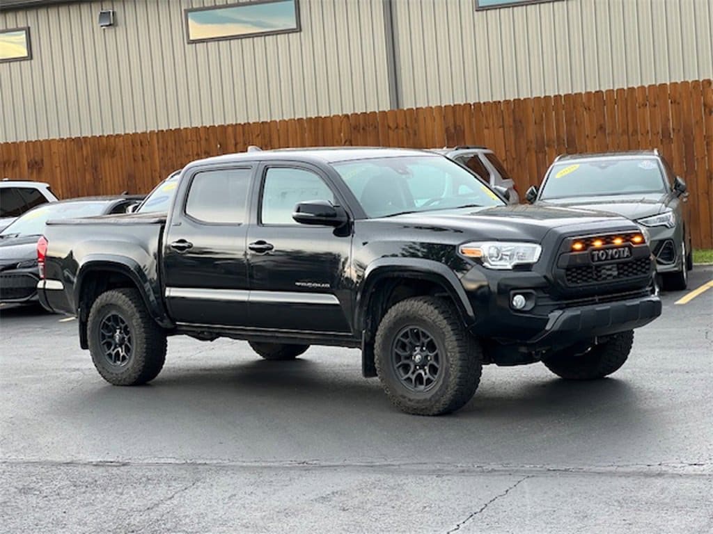 Used 2021 Toyota Tacoma SR5 with VIN 3TMCZ5AN3MM386362 for sale in Brunswick, OH