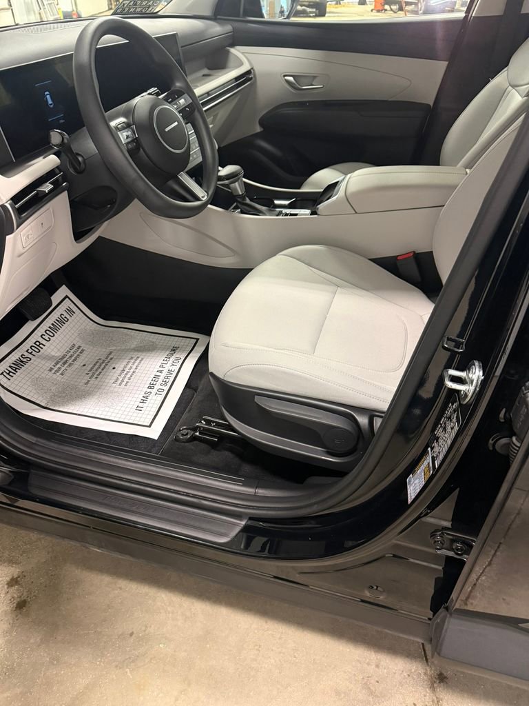 2025 Hyundai Tucson SE - Photo 13