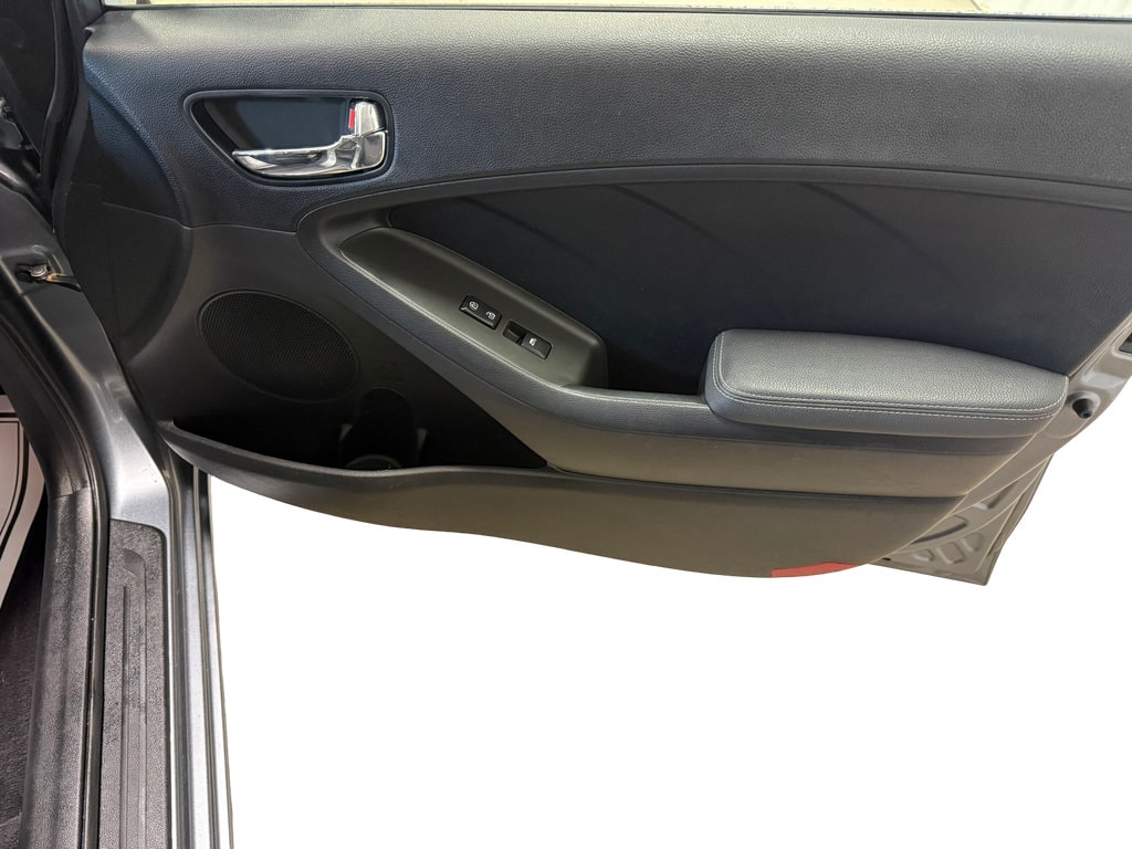 2017 Kia Forte S - Photo 25