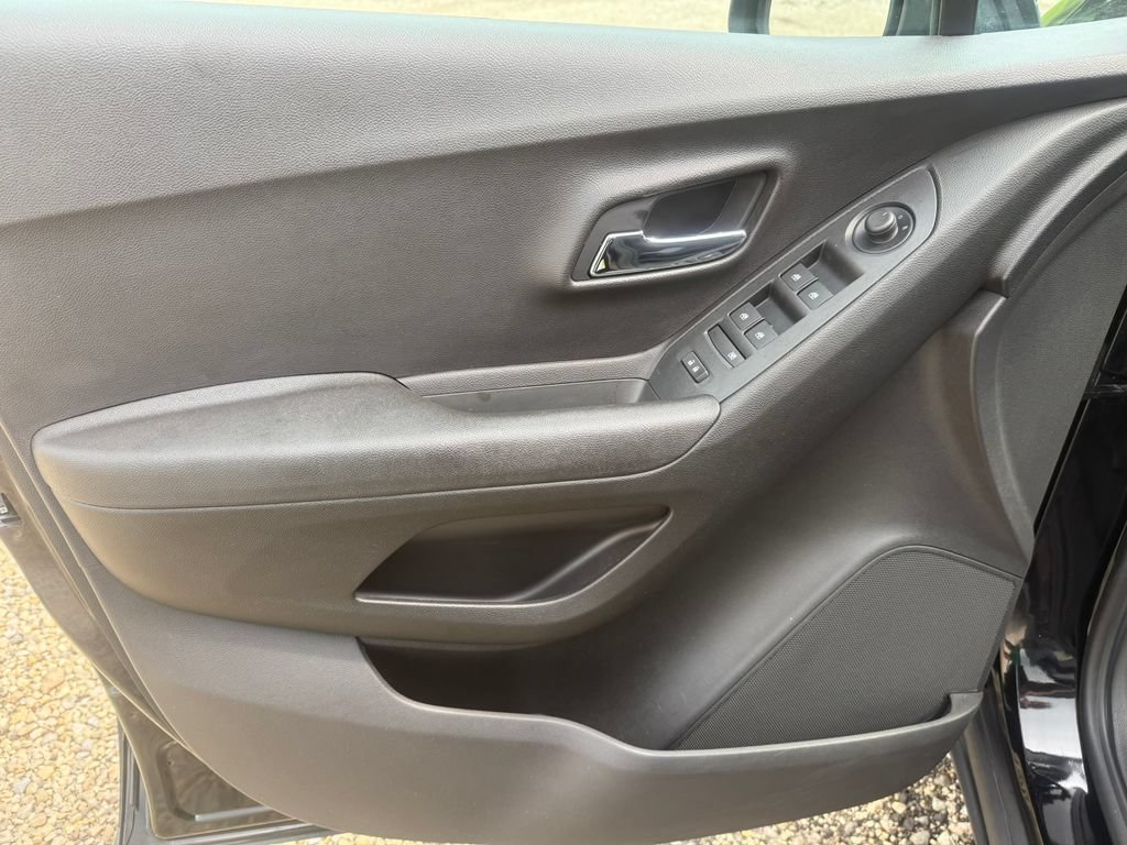2018 Chevrolet Trax LS - Photo 23