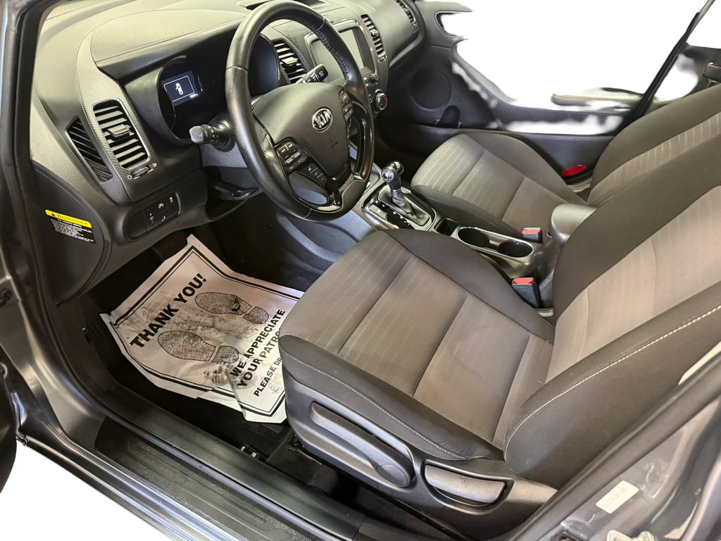 2017 Kia Forte S - Photo 16