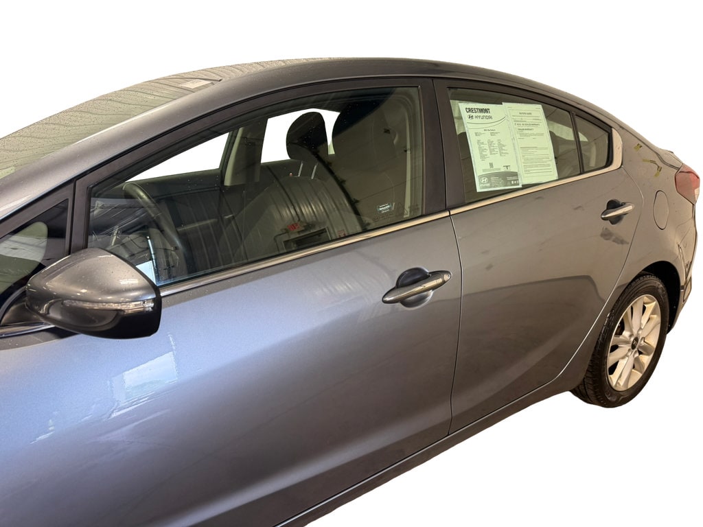 2017 Kia Forte S - Photo 8