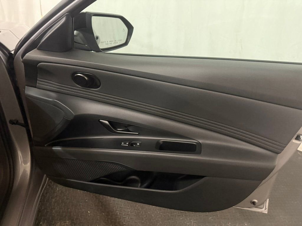 2025 Hyundai Elantra SEL - Photo 32