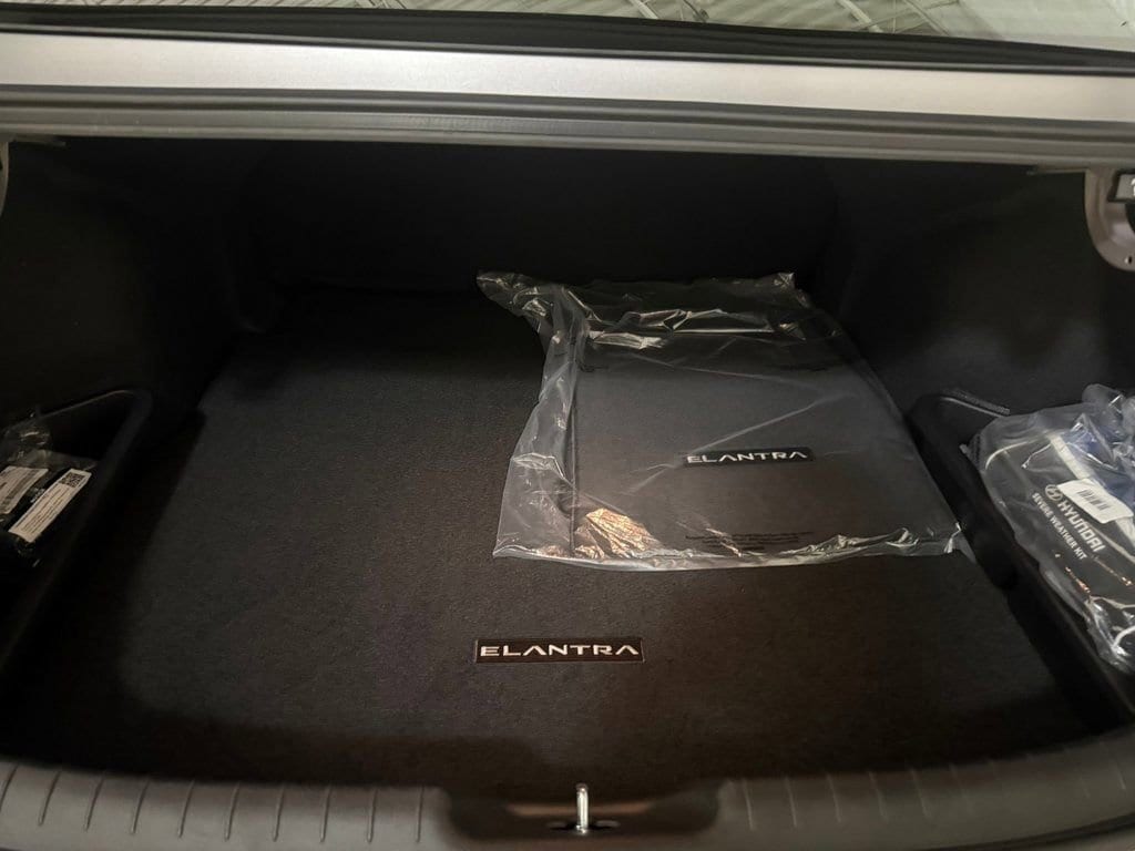2025 Hyundai Elantra SEL - Photo 28