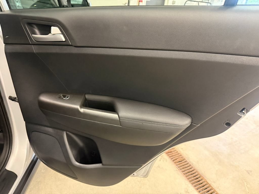 2022 Kia Sportage LX - Photo 29