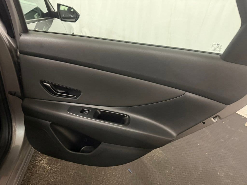 2025 Hyundai Elantra SEL - Photo 30