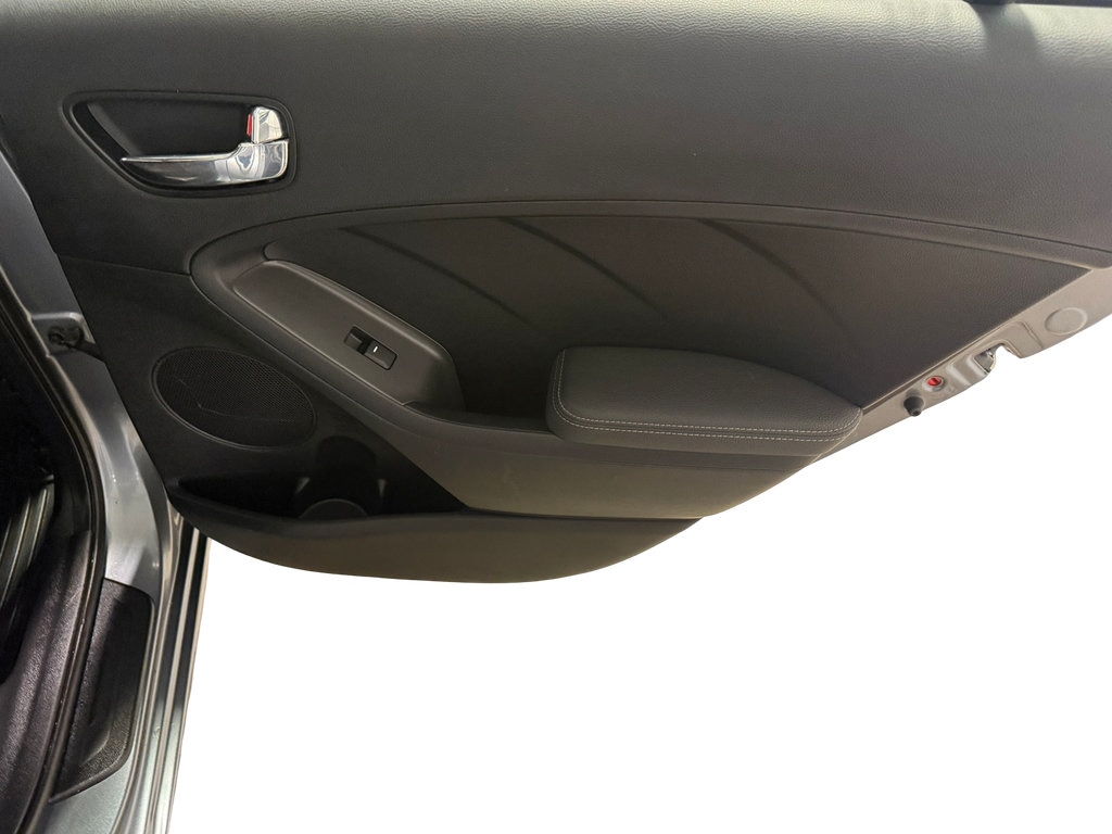 2017 Kia Forte S - Photo 23