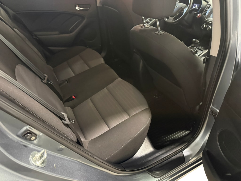 2017 Kia Forte S - Photo 22