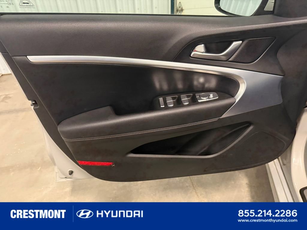 2024 GENESIS G70 Standard - Photo 18