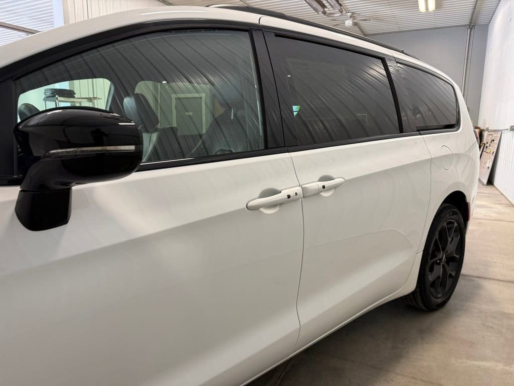 2023 Chrysler Pacifica Limited - Photo 8