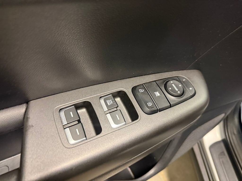 2022 Kia Sportage LX - Photo 24