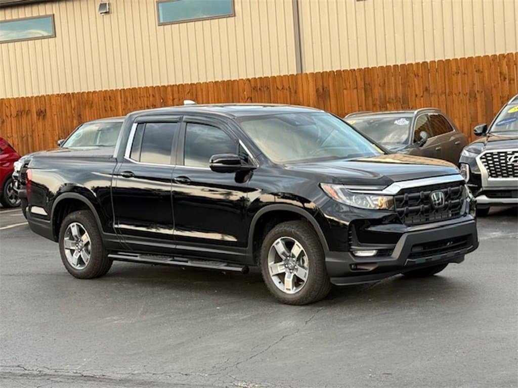 Used 2024 Honda Ridgeline RTL with VIN 5FPYK3F50RB017968 for sale in Brunswick, OH