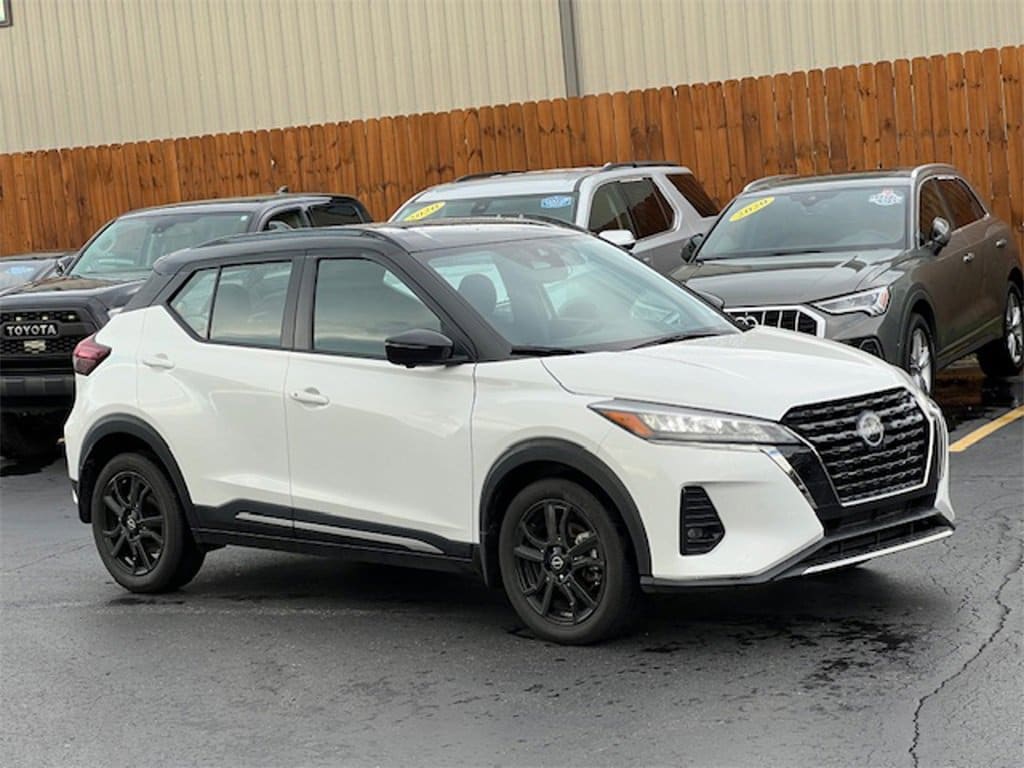 Used 2023 Nissan Kicks SR with VIN 3N1CP5DV8PL567343 for sale in Brunswick, OH