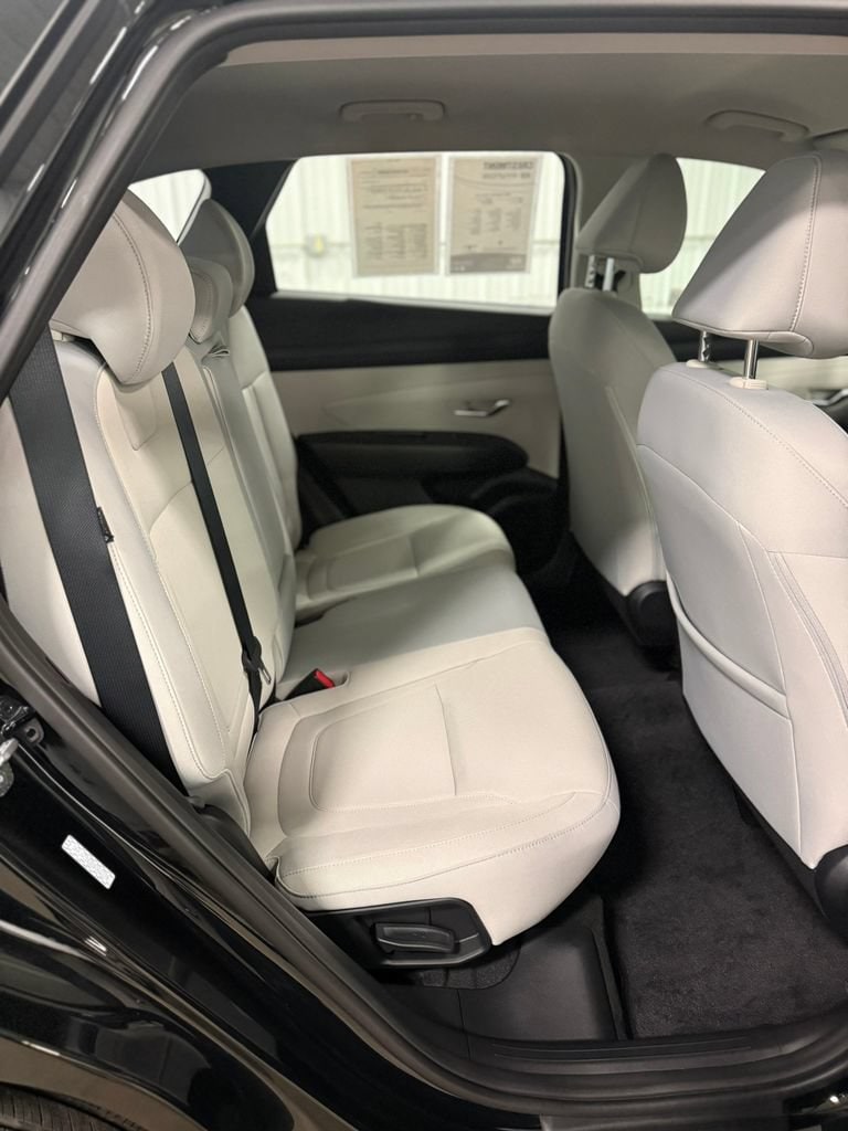 2025 Hyundai Tucson SE - Photo 21