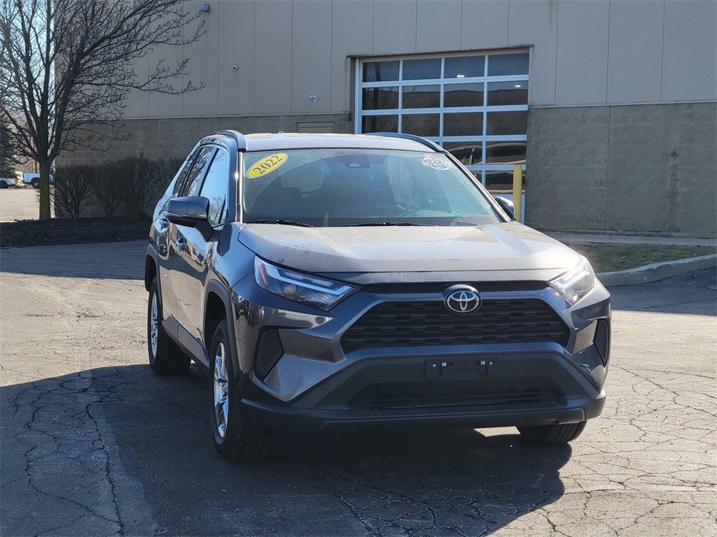 Used 2022 Toyota RAV4 XLE with VIN 2T3P1RFV3NW272886 for sale in Brunswick, OH