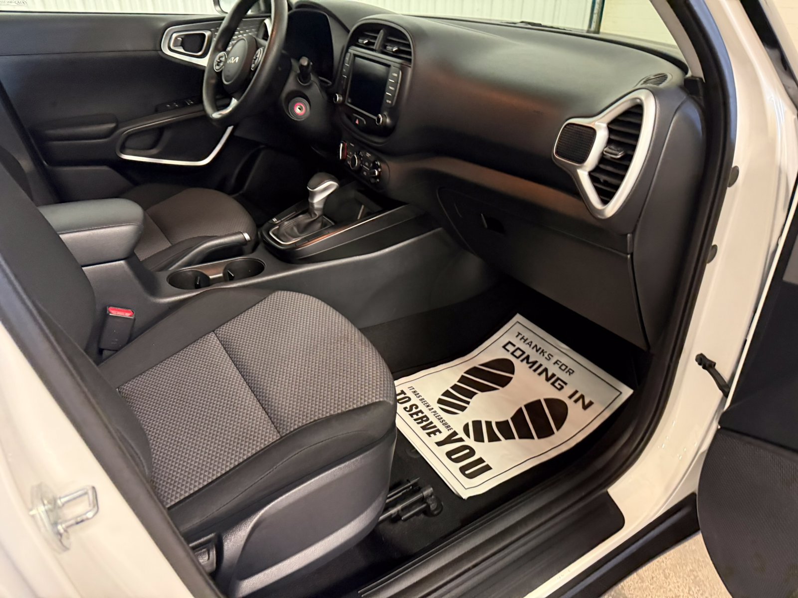 2022 Kia Soul LX - Photo 29