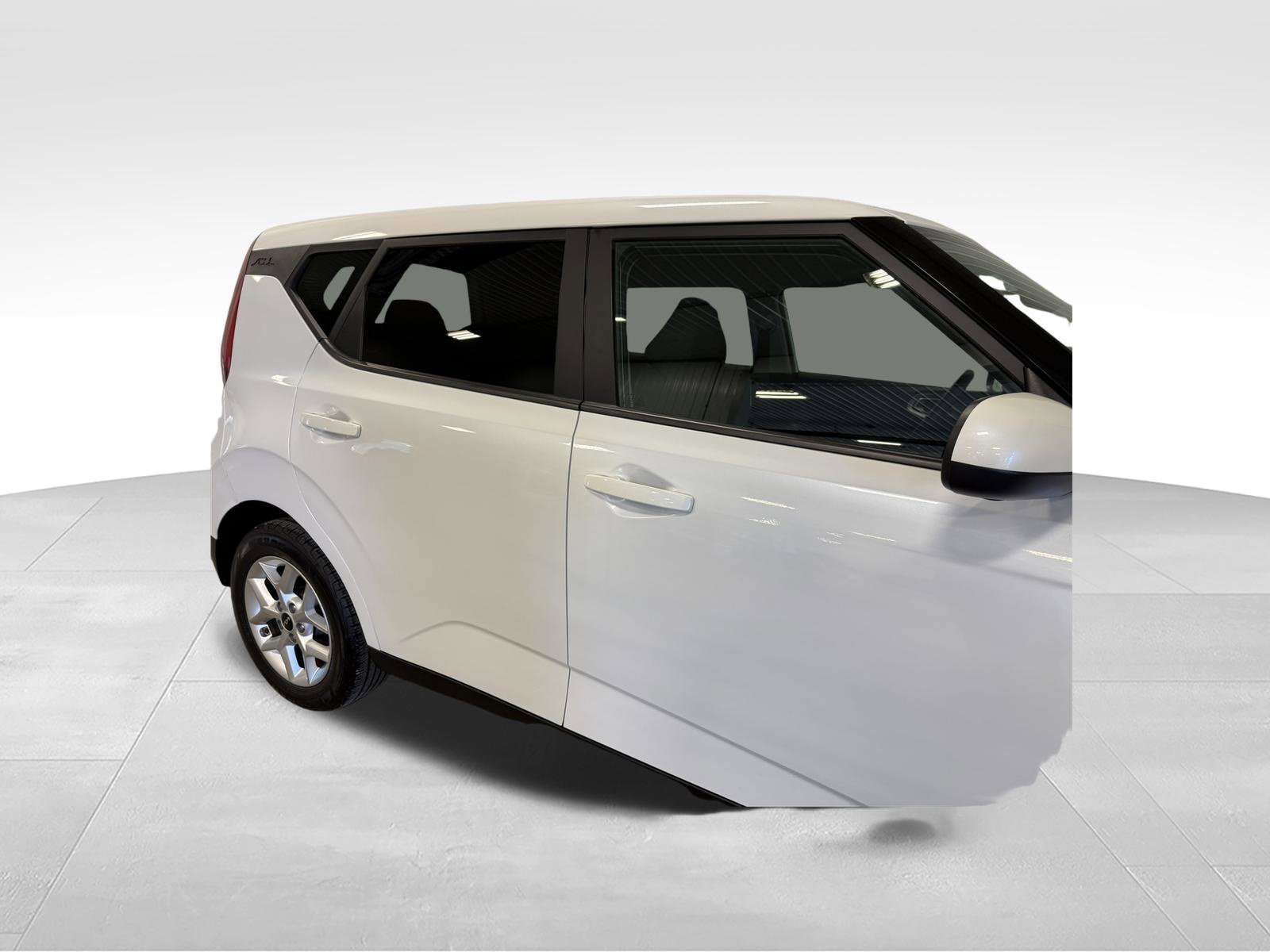 2022 Kia Soul LX - Photo 12